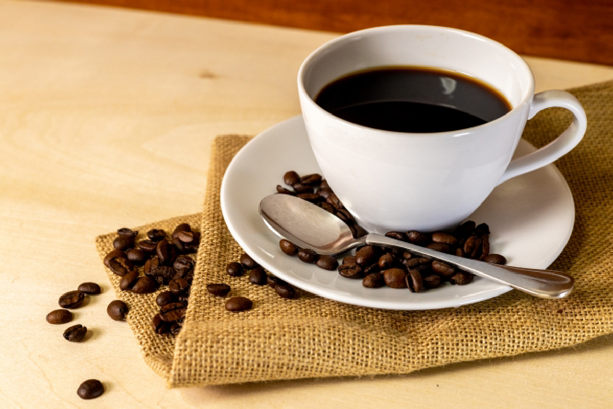 眠気覚ましにコーヒーは効果的?飲み方によっては逆効果を引き起こすこともあるので注意